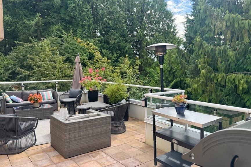 8 2425 Edgemont Boulevard North Vancouver, BC - 2
