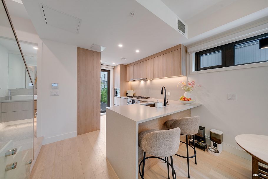 6292 Oak Street Vancouver, BC - 18
