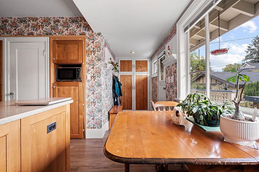 3692 W 19th Avenue Vancouver, BC - 10