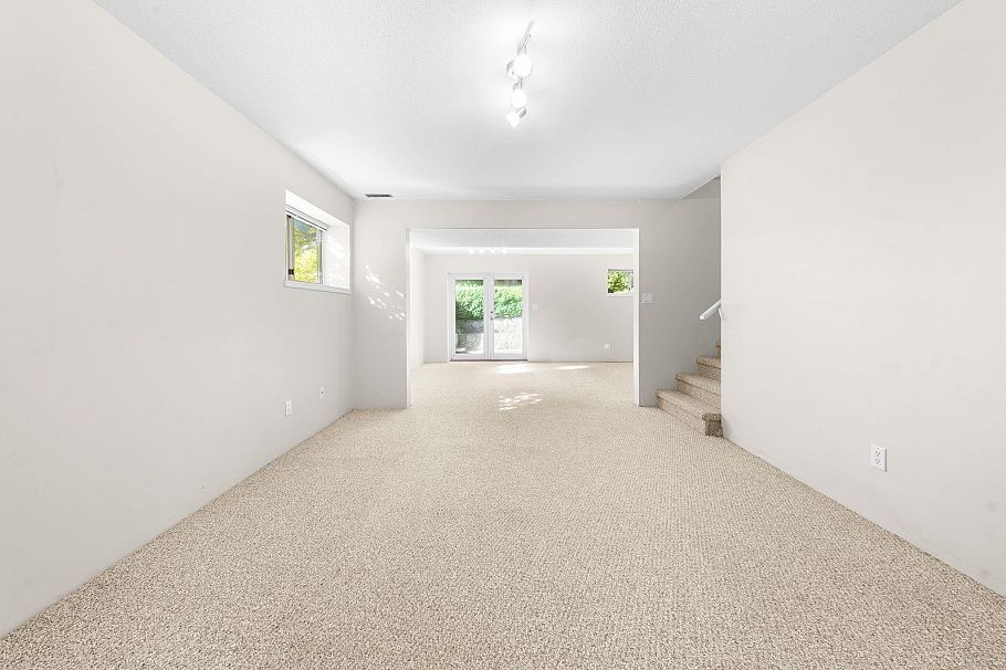 1617 Emerson Court North Vancouver, BC - 31
