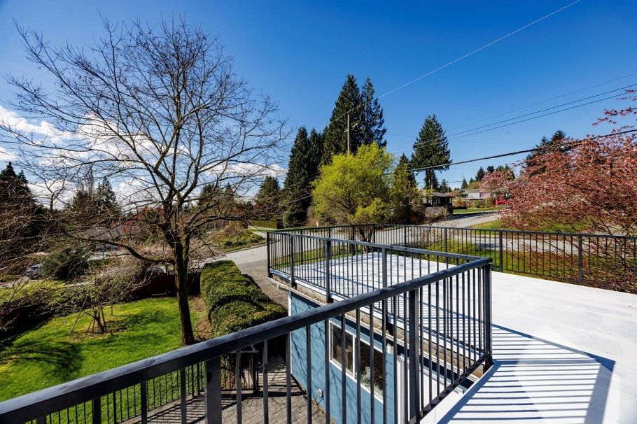 2094 Viewlynn Drive North Vancouver, BC - 10
