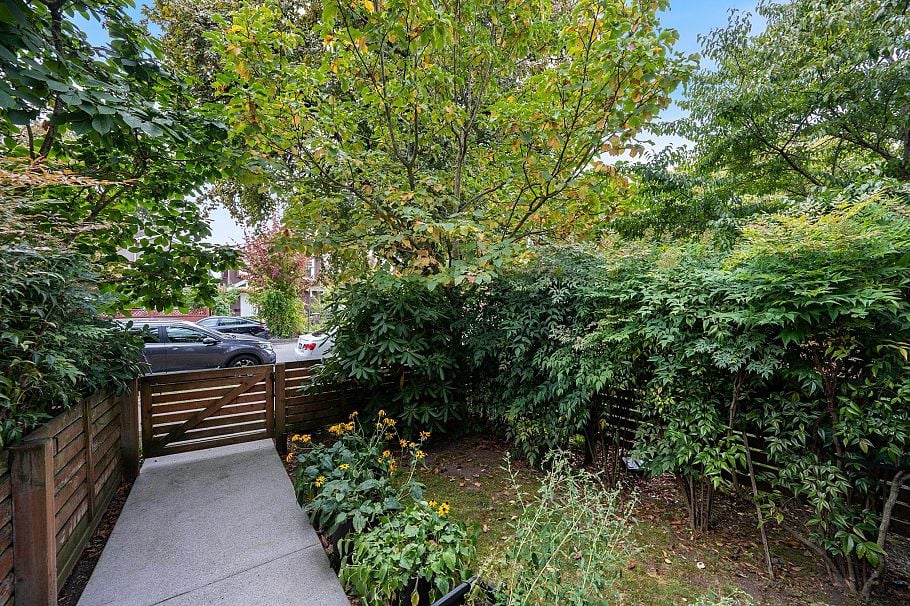 501 E 44th Avenue Vancouver, BC - 3