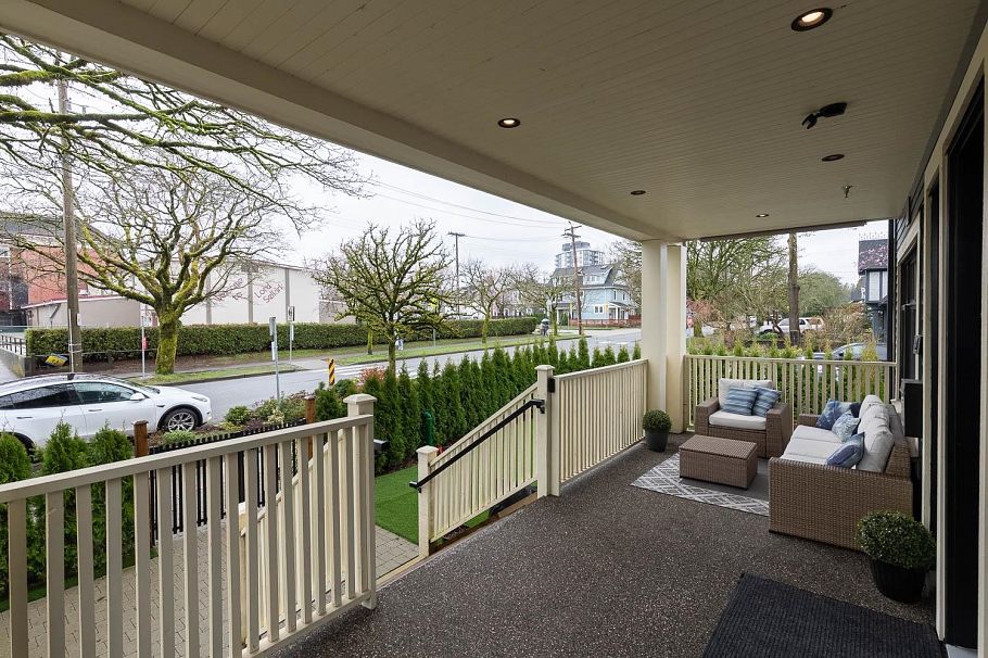 1727 E 22nd Avenue Vancouver, BC - 3