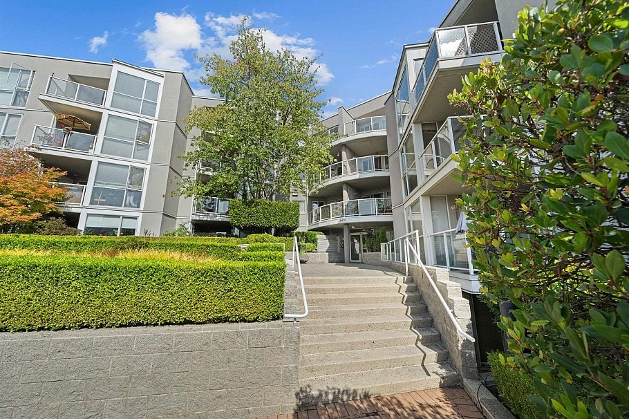 409 8430 Jellicoe Street Vancouver, BC - 1