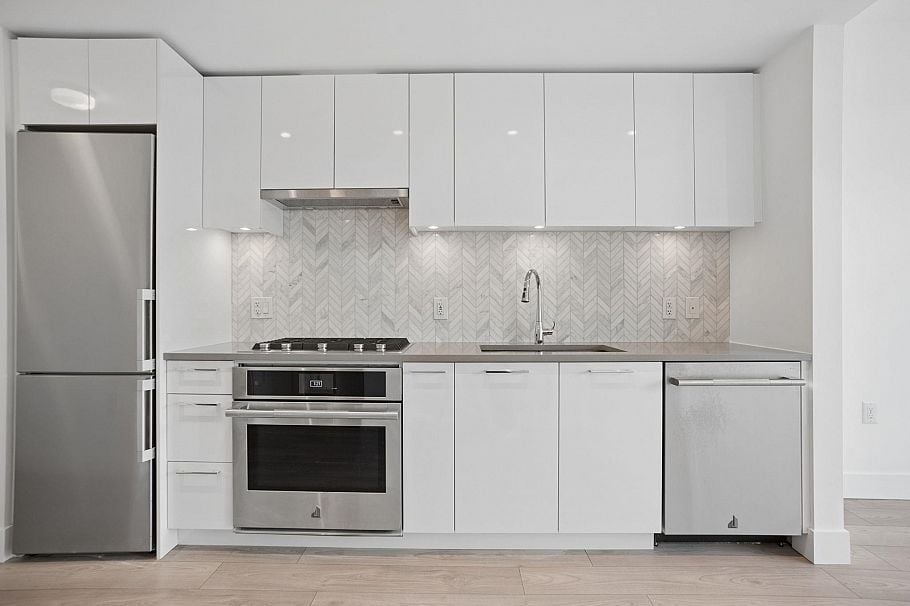 602 3581 E Kent Avenue North Vancouver, BC - 3