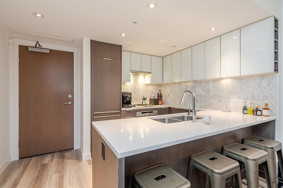 107 110 Switchmen Street Vancouver, BC - 11