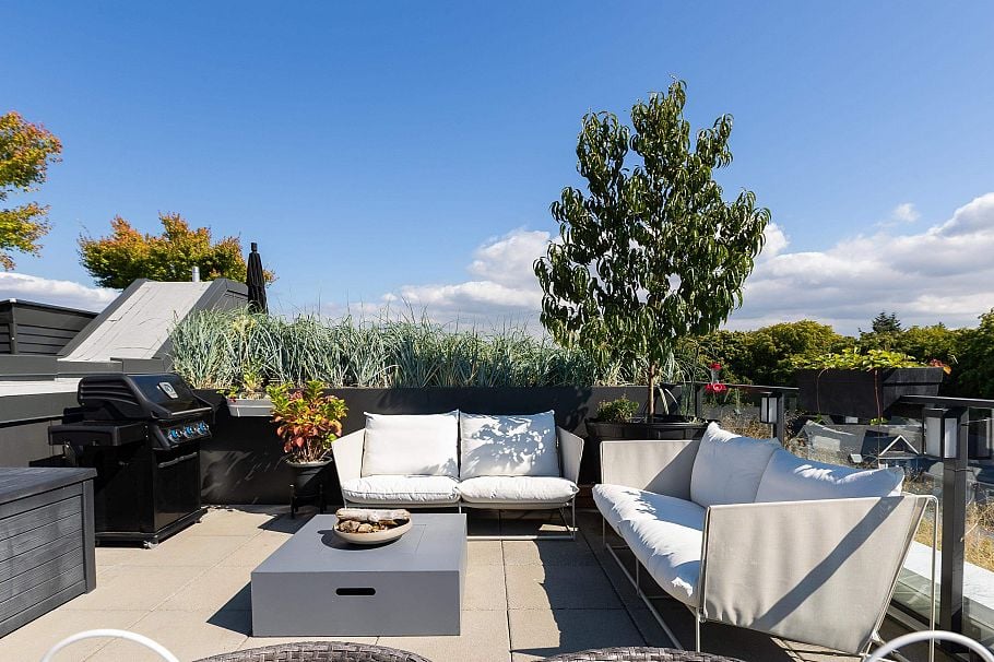 411 2520 Guelph Street Vancouver, BC - 3