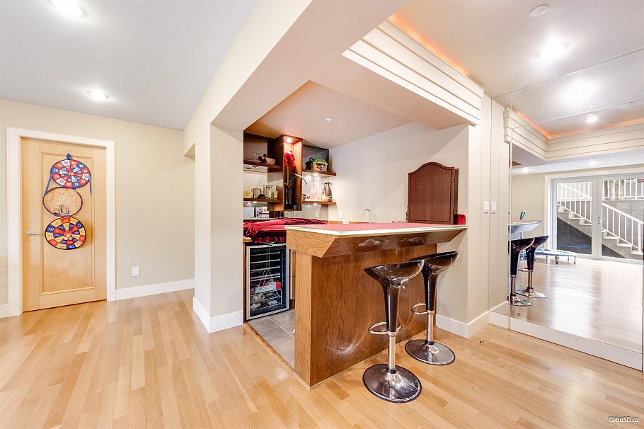 2266 W 20th Avenue Vancouver, BC - 15