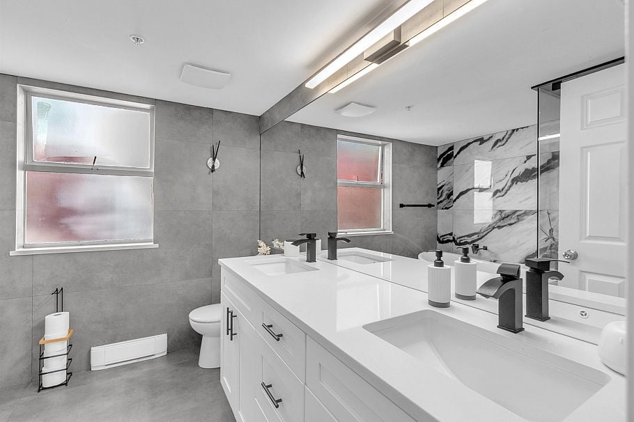 8 2425 Edgemont Boulevard North Vancouver, BC - 25