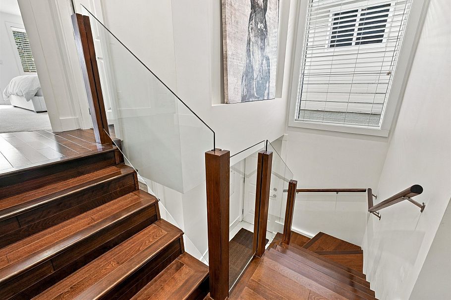 1153 Wellington Drive North Vancouver, BC - 20