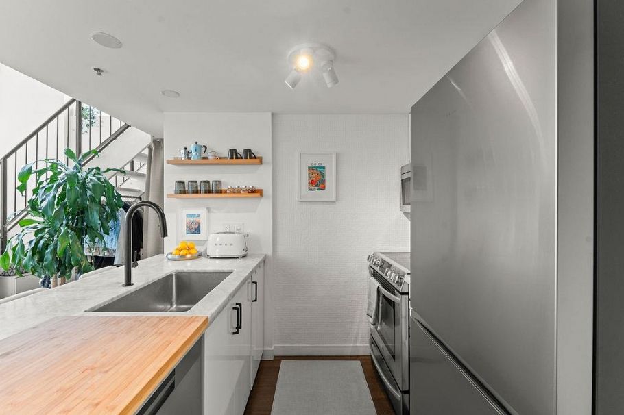 401 1 E Cordova Street Vancouver, BC - 9