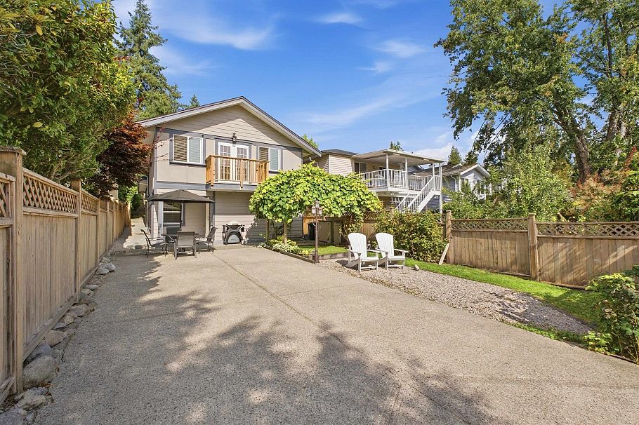 1153 Wellington Drive North Vancouver, BC - 29