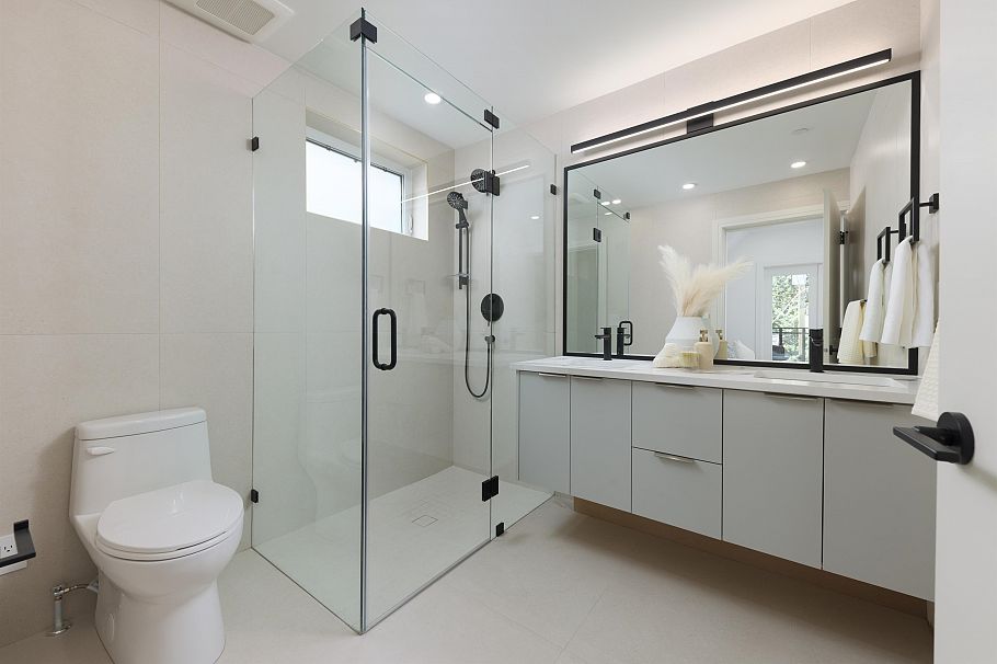 2068 E 1st Avenue Vancouver, BC - 15