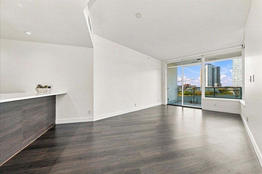 706 3557 Sawmill Crescent Vancouver, BC - 4