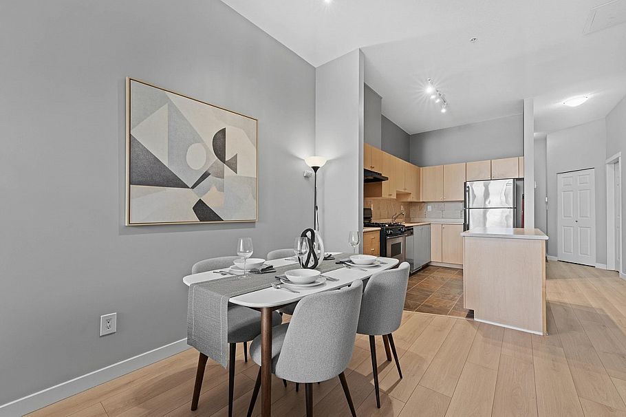 102 2102 W 38th Avenue Vancouver, BC - 3