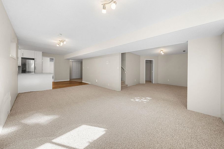 1617 Emerson Court North Vancouver, BC - 30