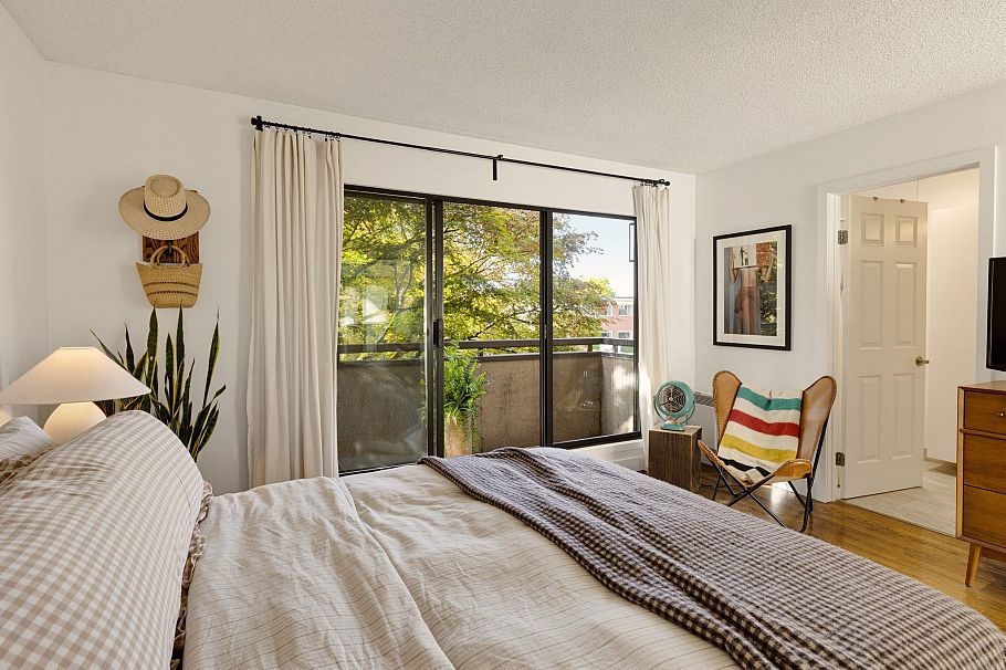 3 226 E 10th Street North Vancouver, BC - 24