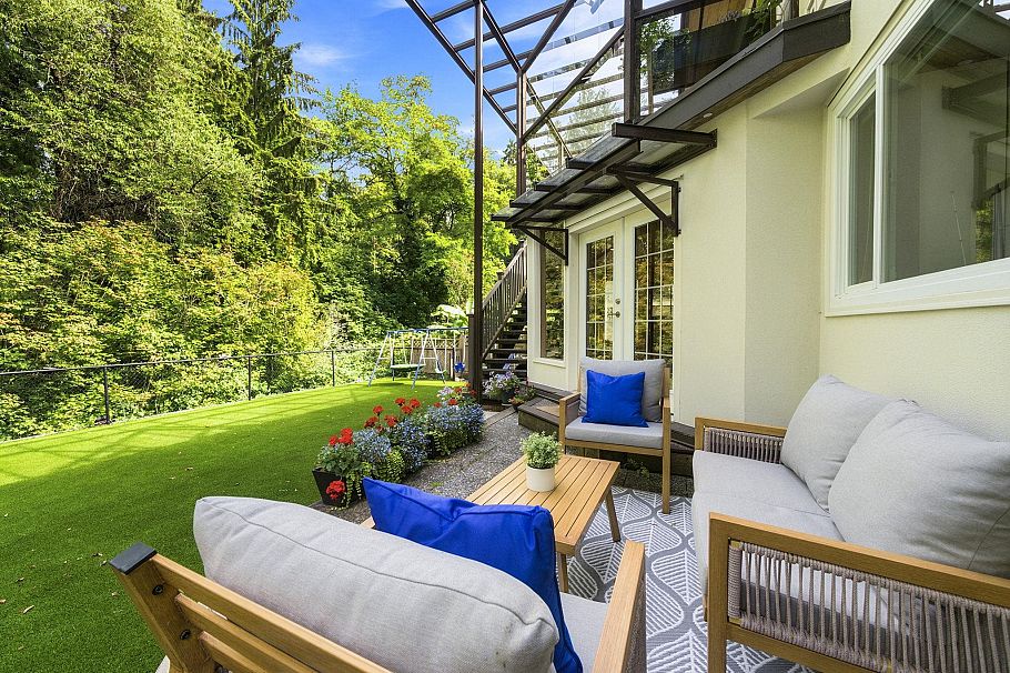 2360 Mackay Avenue North Vancouver, BC - 29