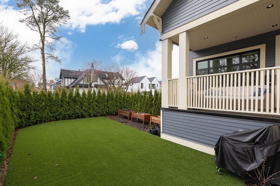 1727 E 22nd Avenue Vancouver, BC - 2