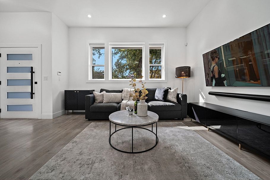1131 E 23rd Avenue Vancouver, BC - 4