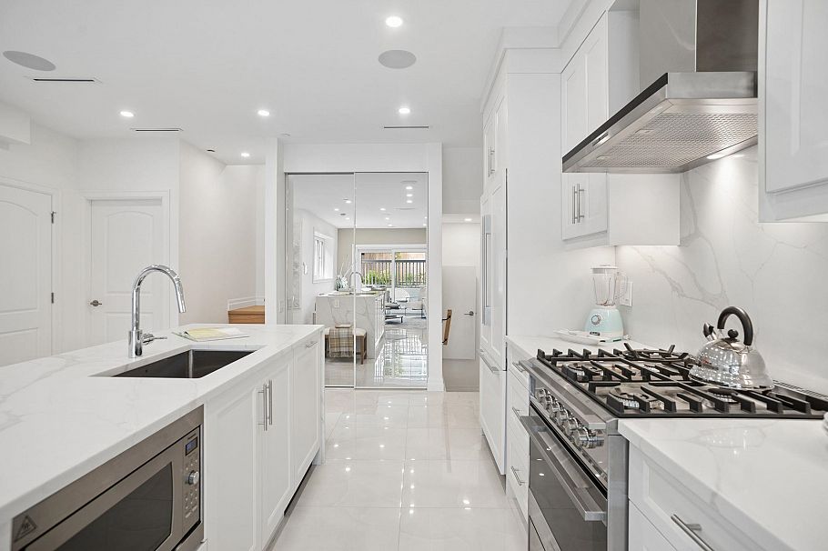 2523 W 8th Avenue Vancouver, BC - 3
