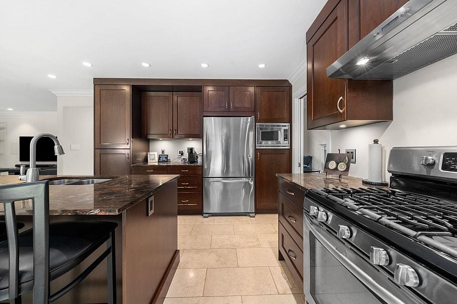 1617 Emerson Court North Vancouver, BC - 10