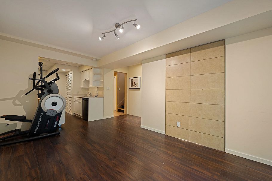 2344 Hyannis Drive North Vancouver, BC - 34