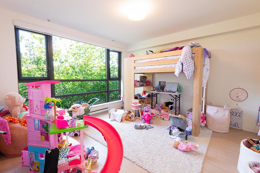 1088 W 7th Avenue Vancouver, BC - 16