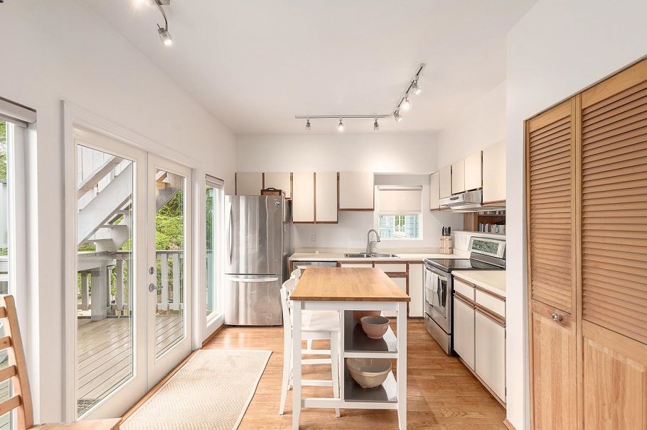 2546 W 2nd Avenue Vancouver, BC - 9