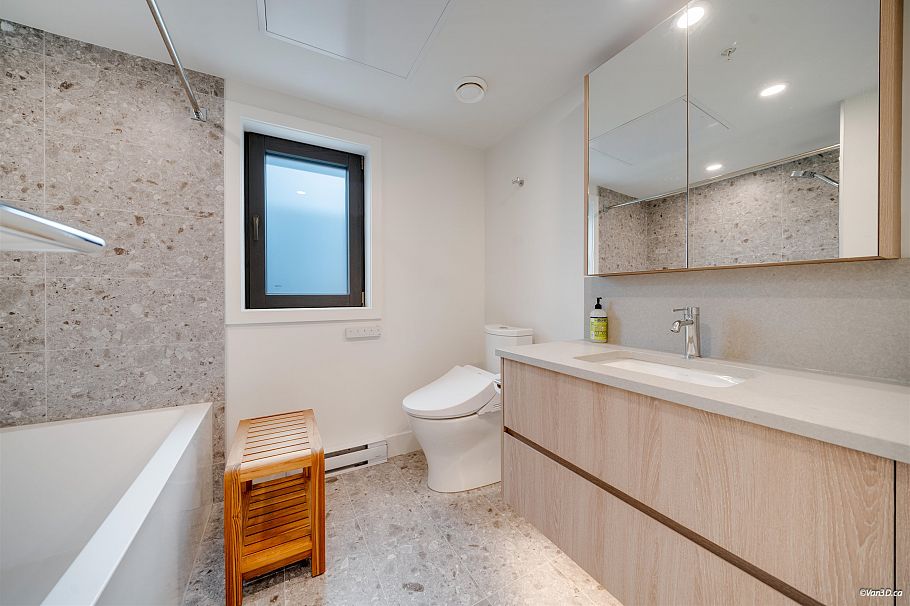 6292 Oak Street Vancouver, BC - 9