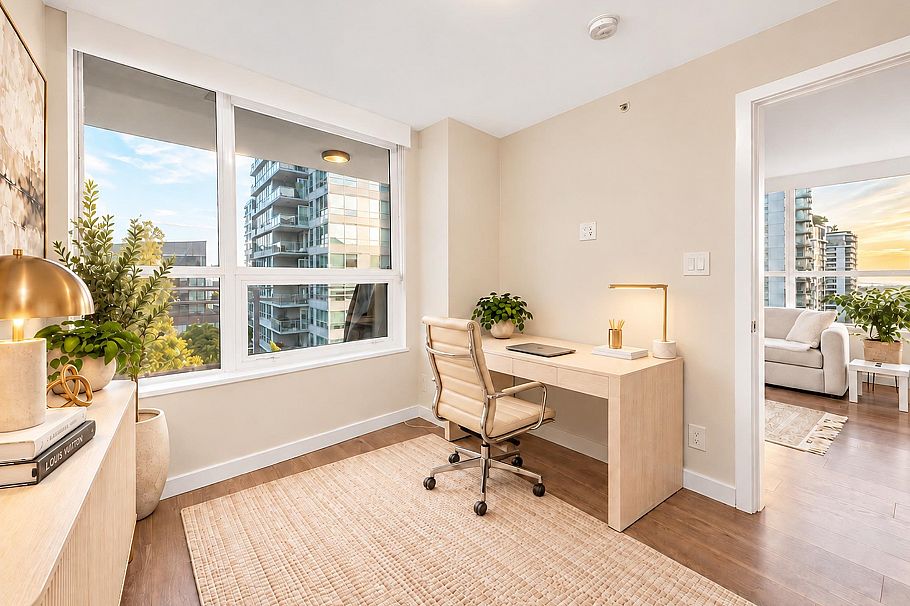 704 125 E 14th Street North Vancouver, BC - 22