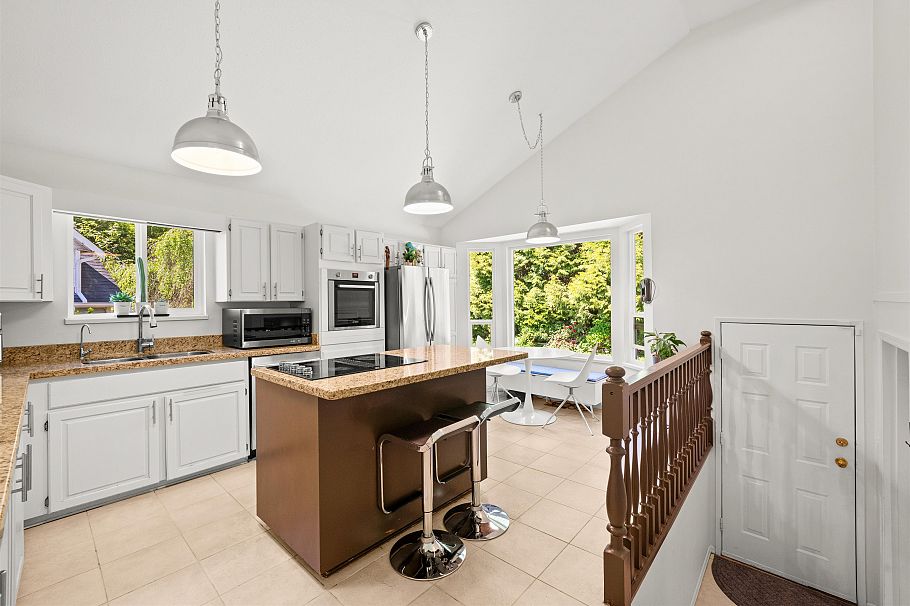 3336 Manning Crescent North Vancouver, BC - 9
