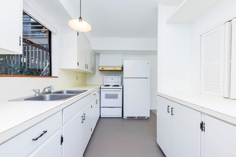 350 E Windsor Road North Vancouver, BC - 28