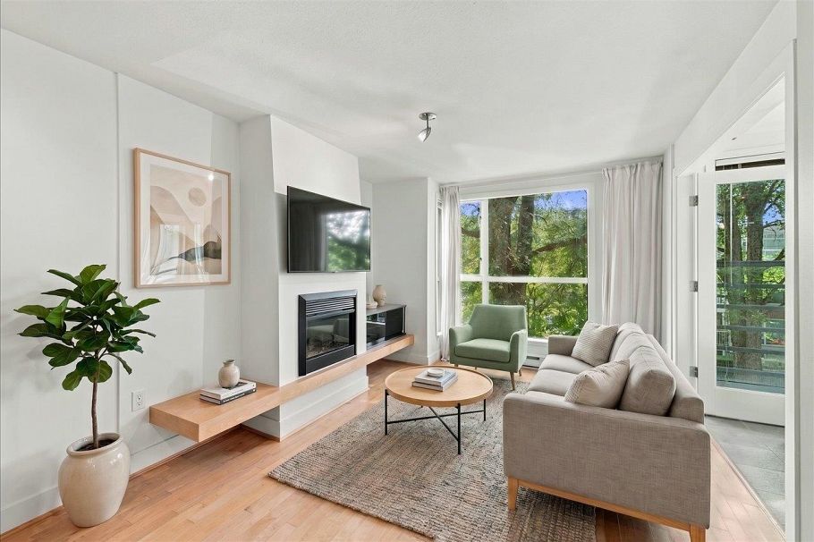 403 2137 W 10th Avenue Vancouver, BC - 2