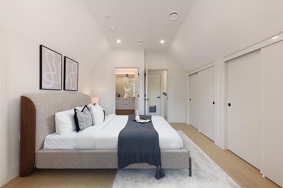 2068 E 1st Avenue Vancouver, BC - 16