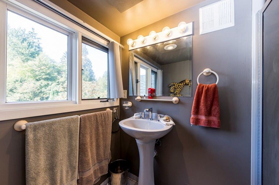 350 E Windsor Road North Vancouver, BC - 25
