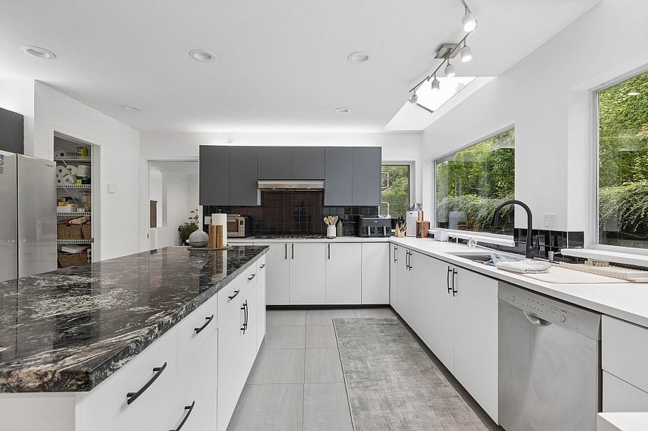 456 Montroyal Boulevard North Vancouver, BC - 16