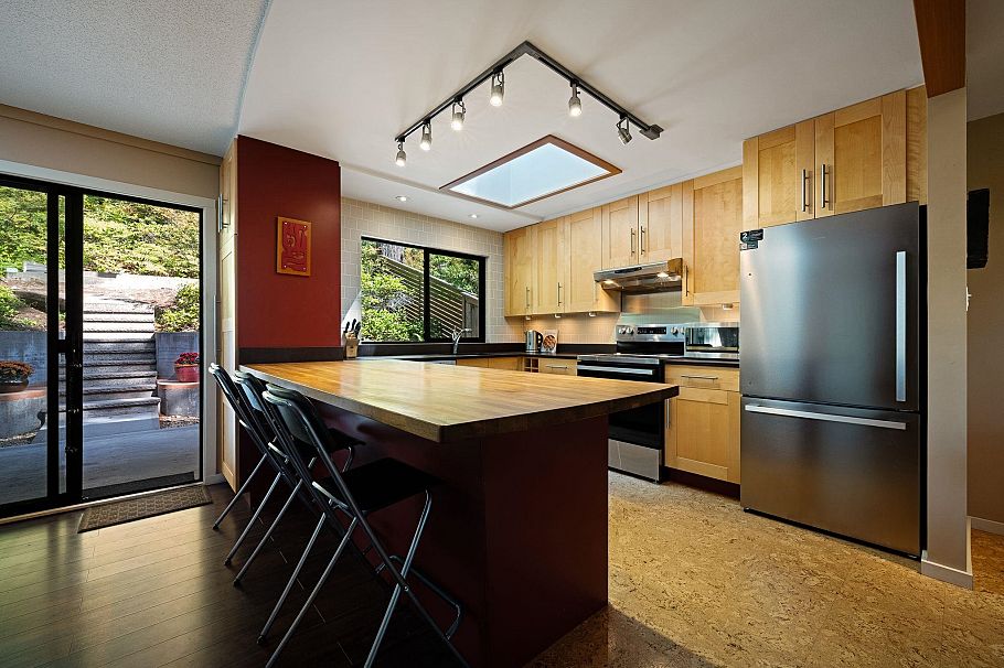 2344 Hyannis Drive North Vancouver, BC - 8