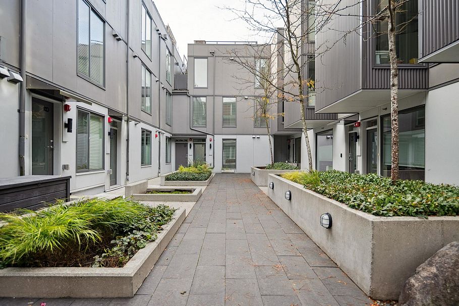13 531 E 16th Avenue Vancouver, BC - 2