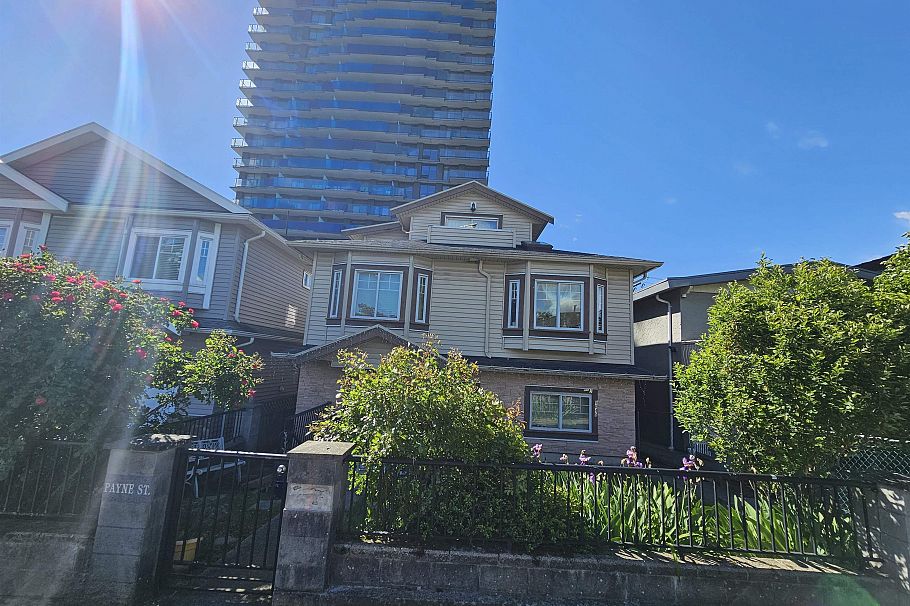 5045 Payne Street Vancouver, BC - 1