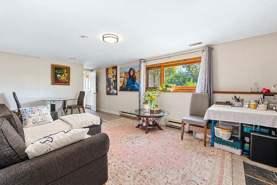 430 W Kings Road North Vancouver, BC - 15