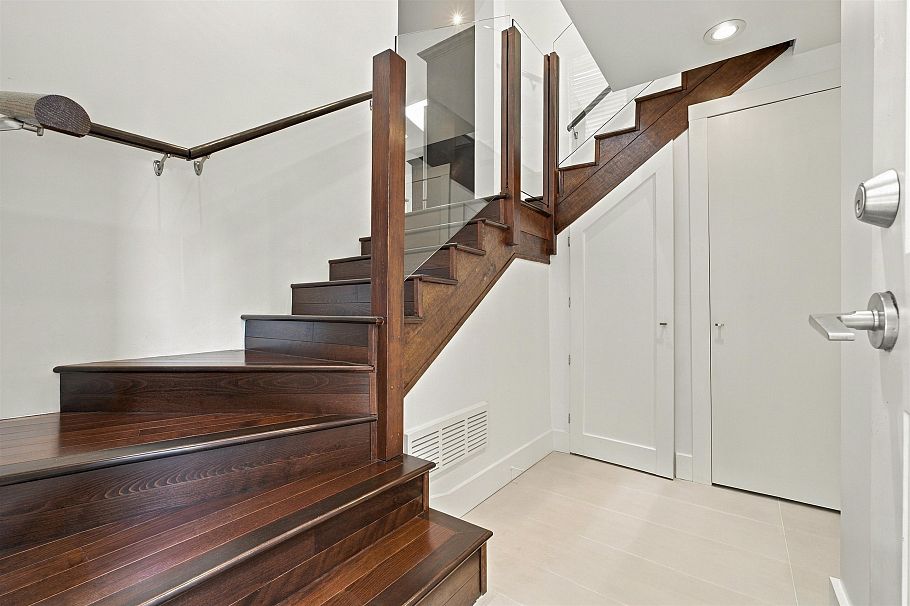 1153 Wellington Drive North Vancouver, BC - 21
