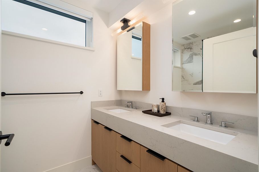 809 W 38th Avenue Vancouver, BC - 13