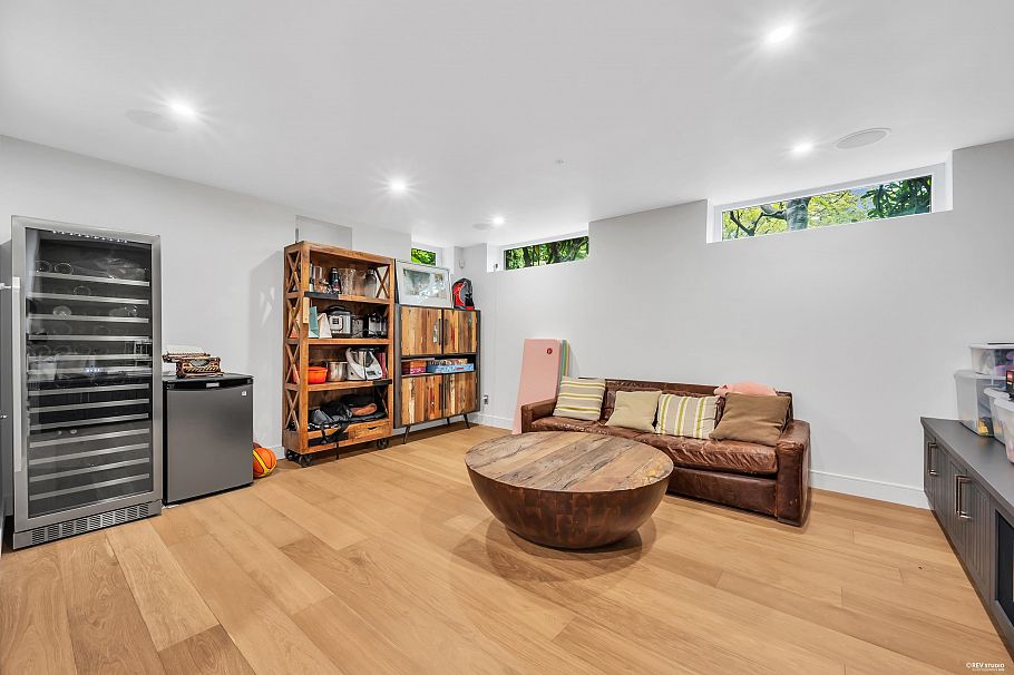 1112 W 38th Avenue Vancouver, BC - 29