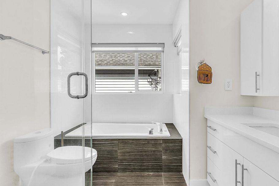 409 W Keith Road North Vancouver, BC - 12