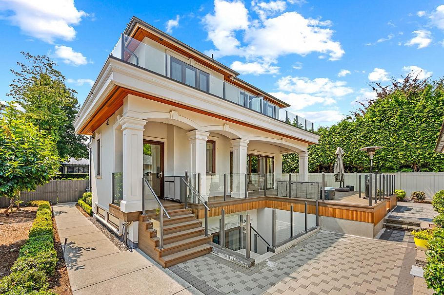 2867 W 44th Avenue Vancouver, BC - 36