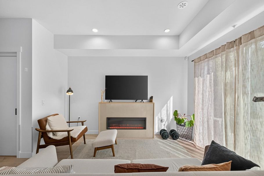 25 3490 Mt Seymour Parkway Vancouver, BC - 9