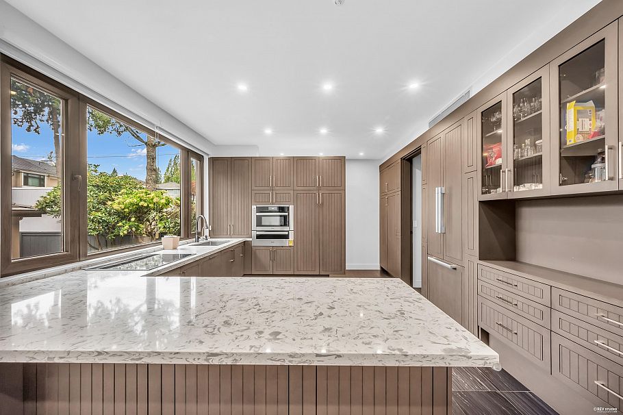 1112 W 38th Avenue Vancouver, BC - 16