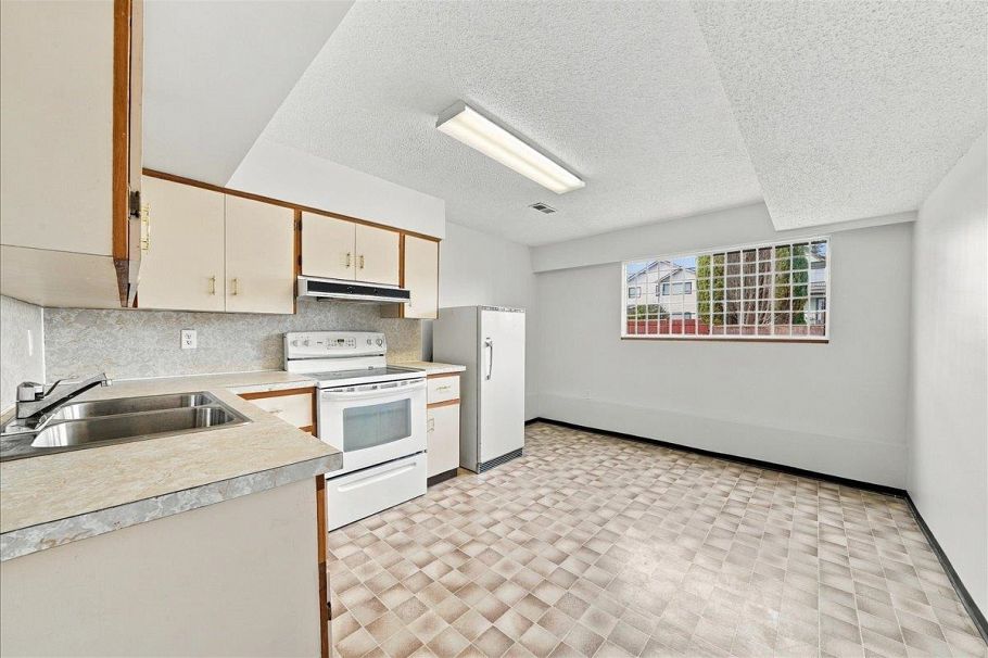 4371 Commercial Street Vancouver, BC - 28