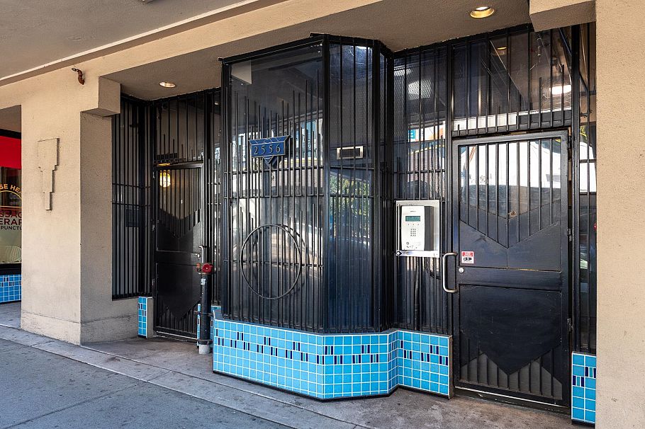 L2 2556 E Hastings Street Vancouver, BC - 3